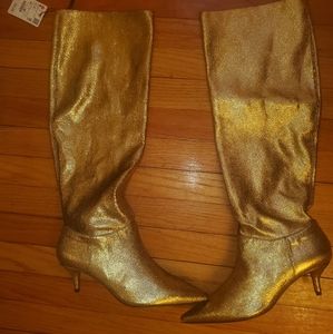 Gold glittery low heels boots